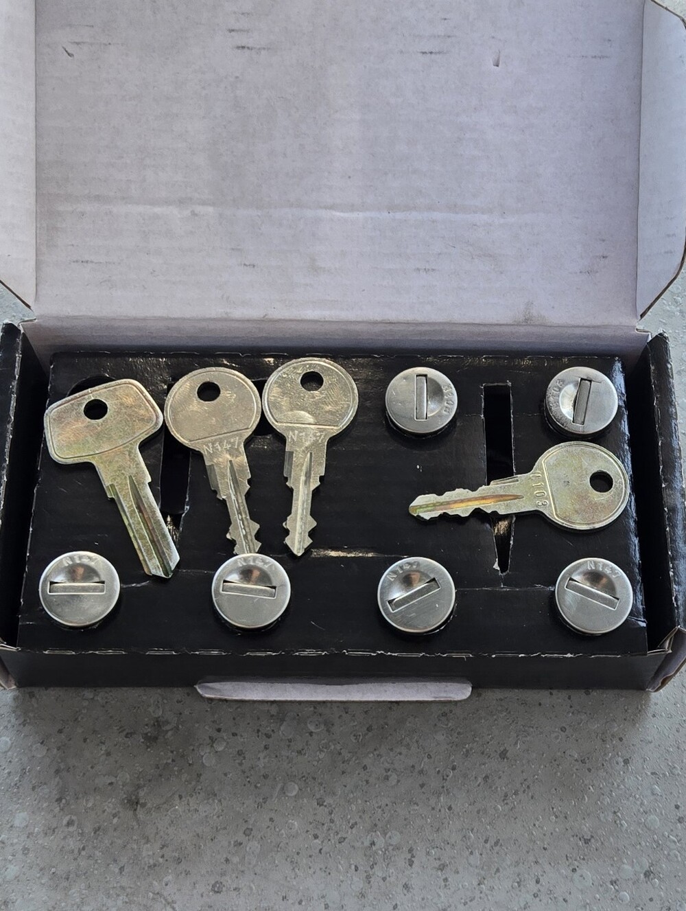 Thule Lock And Key System- 6 Total  With Keys